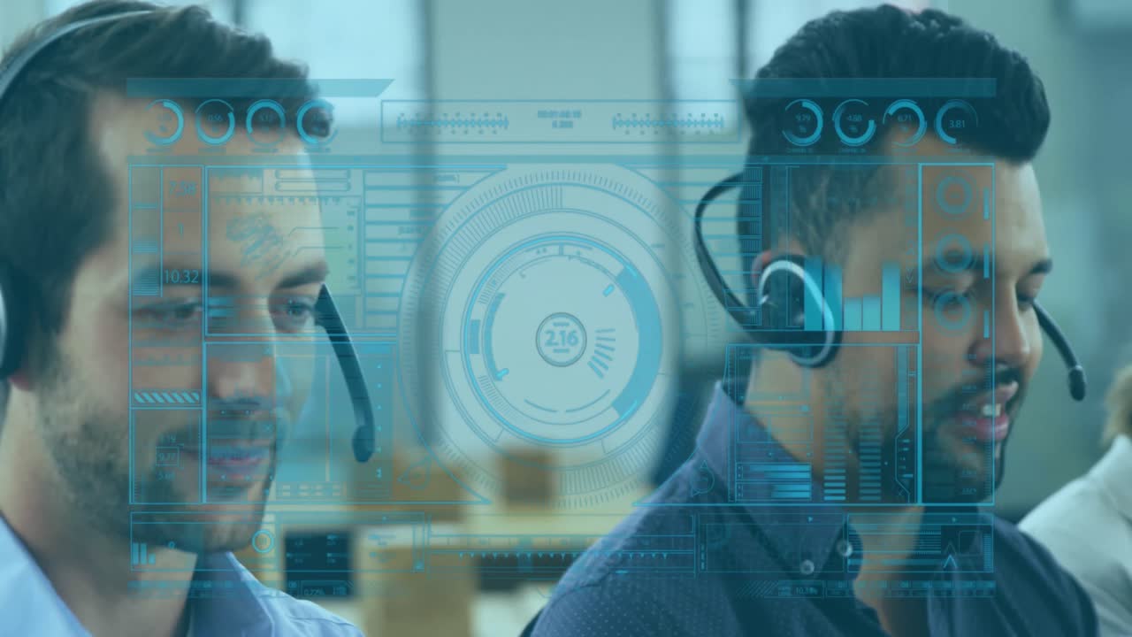 animación del procesamiento de datos sobre diversas personas de negocios que usan auriculares telefónicos