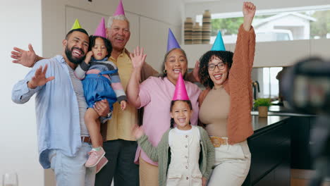 Mädchen,-Geburtstag-Und-Familie-Mit-Kamera-Für-Selfie