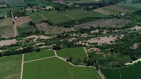 Imágenes-De-Drones-De-60-Fps-De-Un-Bonito-Paisaje-Del-Valle-Chileno-Lleno-De-Viñedos