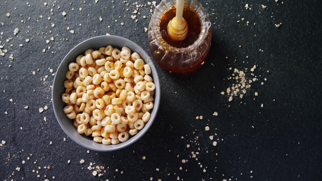 ⁇ 과  ⁇   ⁇ 이 있는 시리얼 링의 그 ⁇  4k