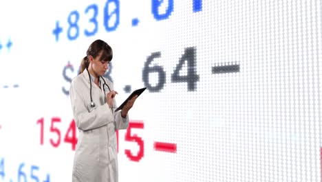 animación de datos financieros y gráficos sobre la doctora caucásica.