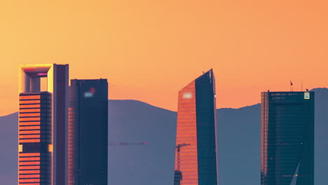 Zeitraffer-Der-Skyline-Von-Madrid-Bei-Sonnenuntergang