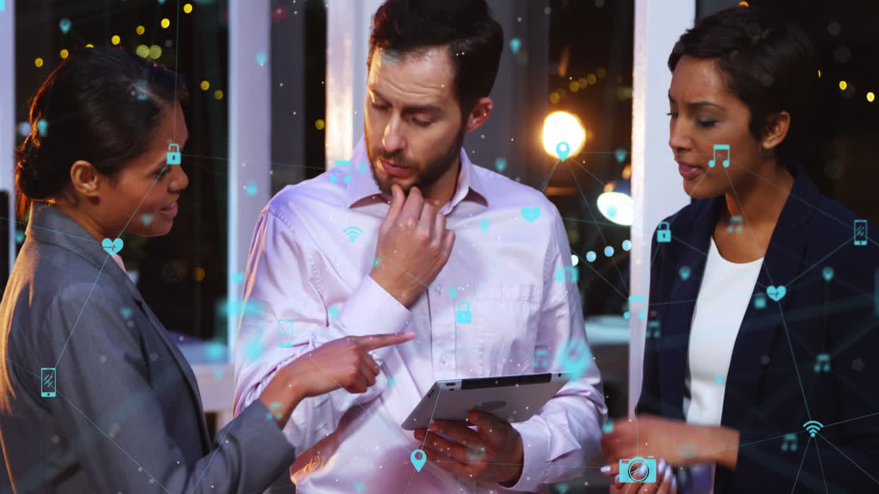 다양한 사업가들이 사무실에서 토론하는 디지털 아이콘 네트워크의 애니메이션