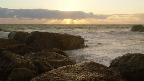 Playa-Durante-El-Atardecer-4k