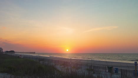 Timelapse-Del-Amanecer-Sobre-El-Océano-En-Myrtle-Beach,-Carolina-Del-Sur