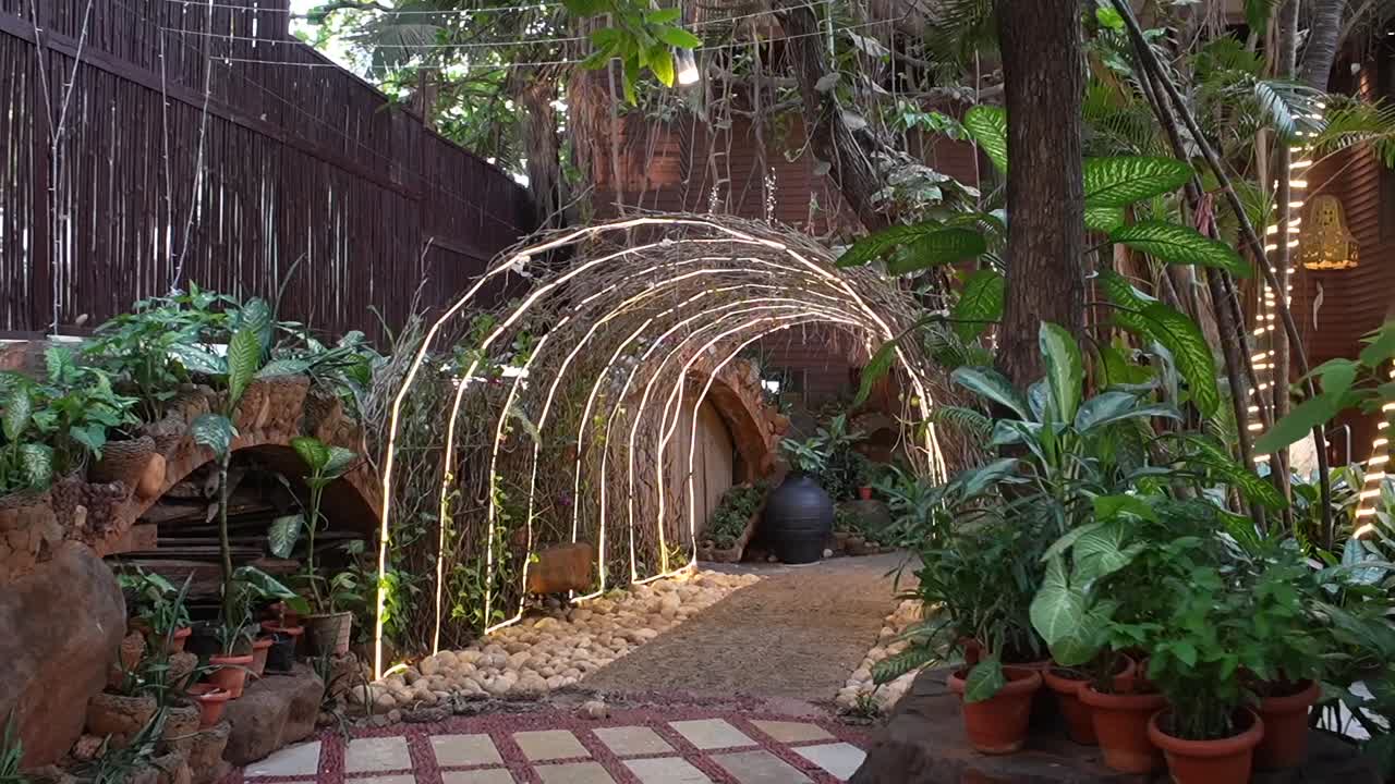 hermosa vegetación entrada del restaurante amplia vista