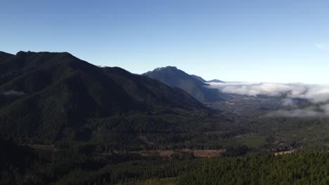 Bellas-Y-Lentas-Imágenes-De-Drones-Del-Parque-Nacional-Olímpico-En-Port-Angeles,-Washington-3