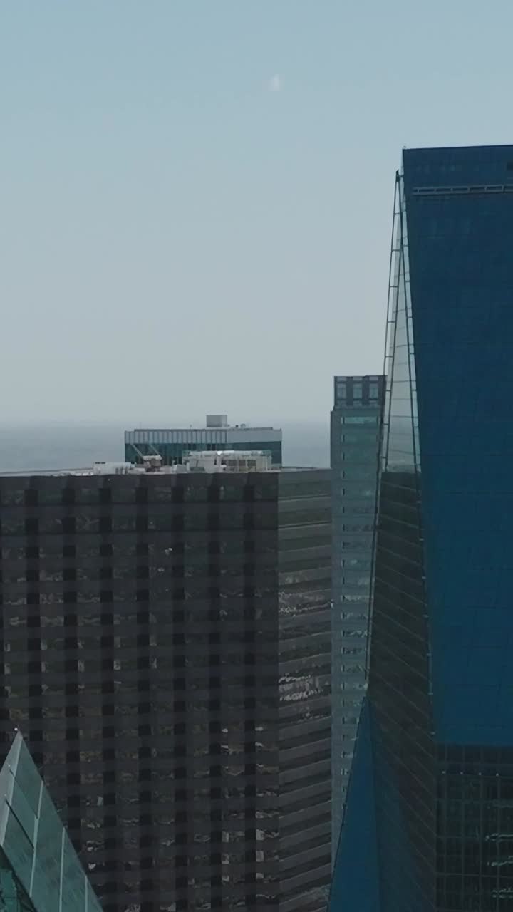 As vistas de cima do centro de Dallas exibem o horizonte e os edifícios da cidade