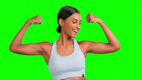 pantalla verde, cara y mujer feliz flexionando los músculos