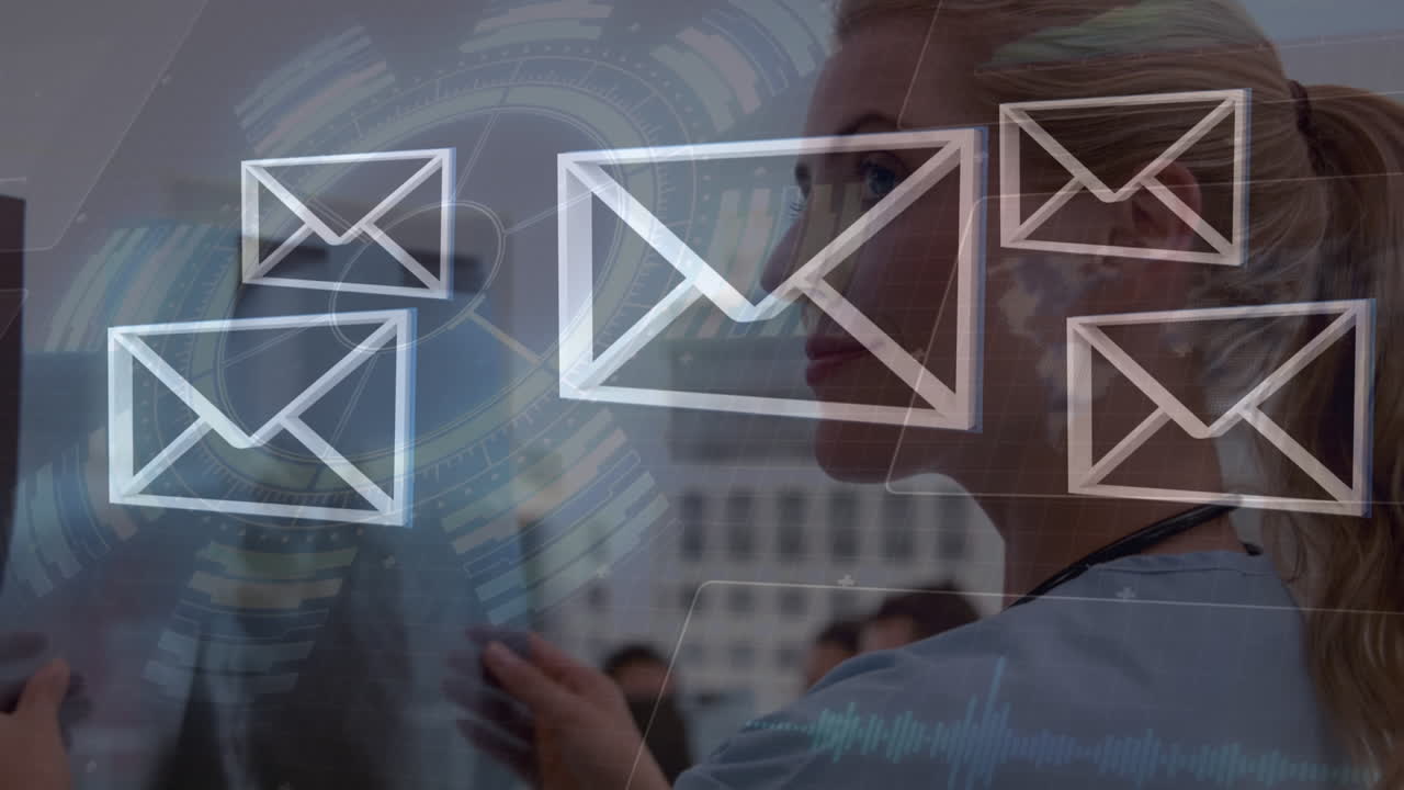 animación de iconos de sobres sobre una doctora caucásica