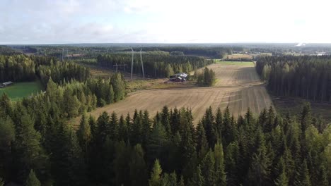 Toma-De-Paisaje-De-Bosques-En-El-Parque-Nacional-De-Oulanka-En-Finlandia