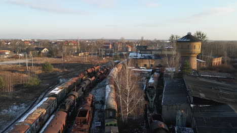 vista aérea depósito de locomotoras abandonadas
