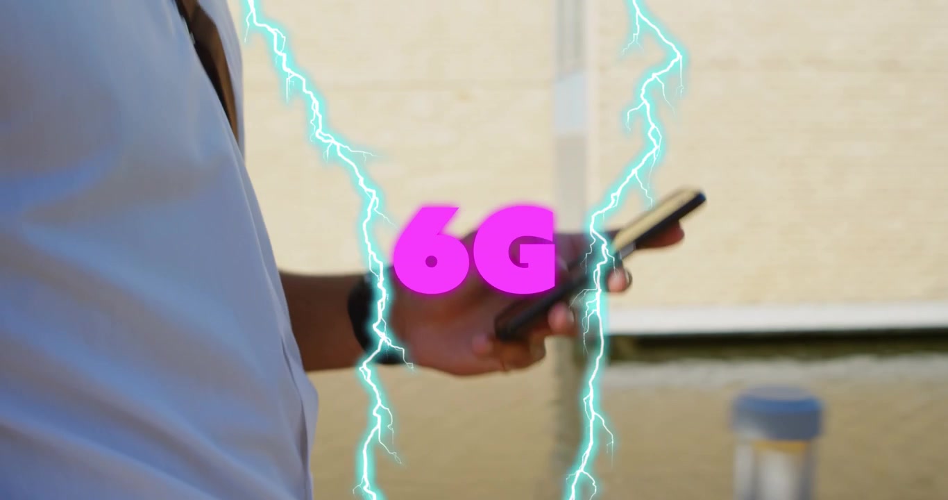 Animazione di fulmini e testo 6G su un uomo che usa lo smartphone