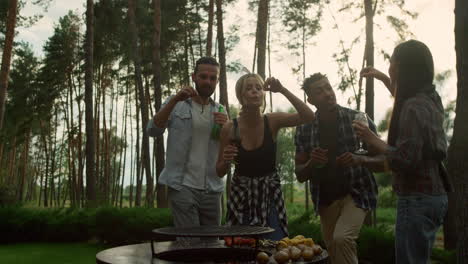 Multi-ethnic-people-eating-french-bean-outdoors.-Fellows-tasting-vegetarian-food