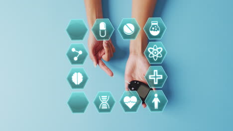 animación de iconos médicos sobre una mujer biracial probando sangre para la diabetes, en azul