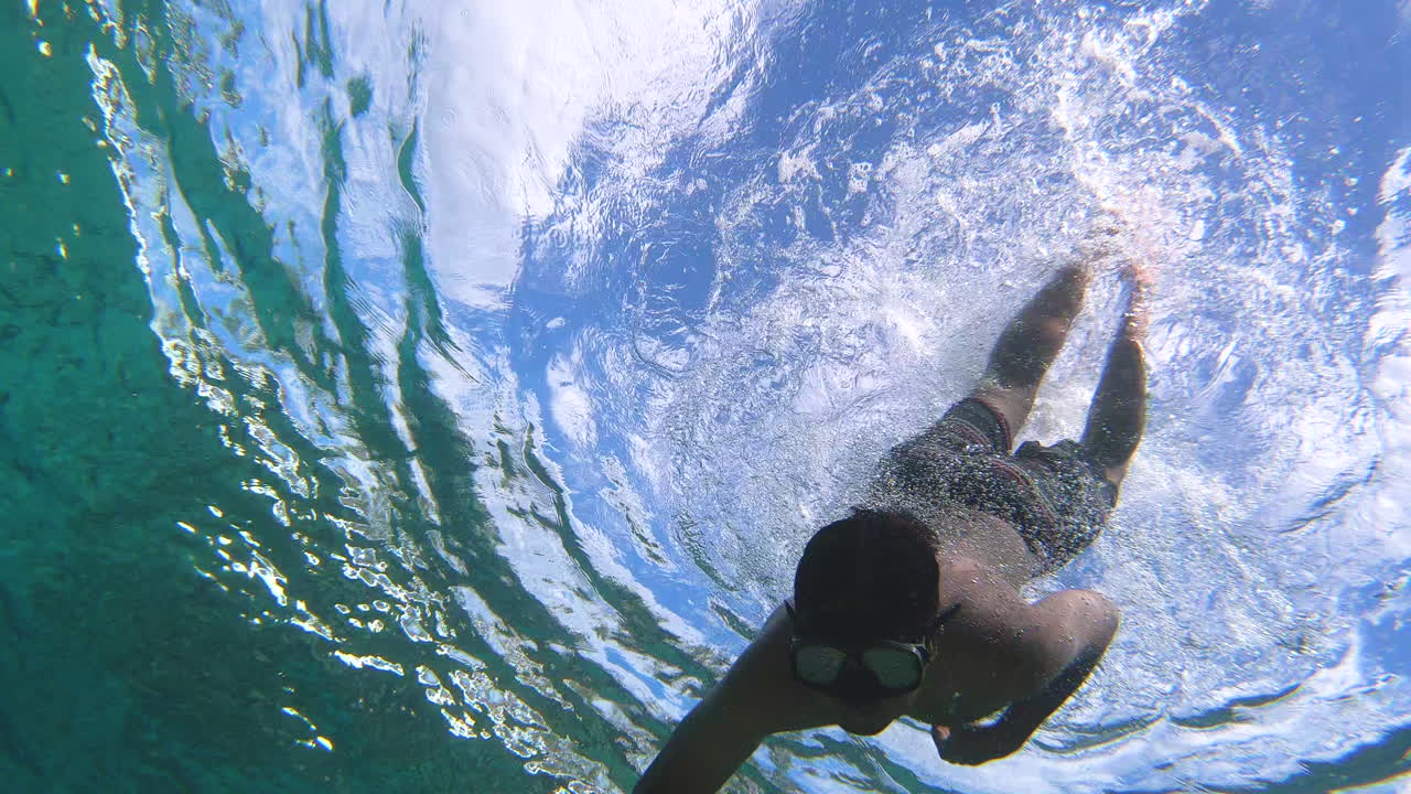 Diving and swimming on the blue ocean