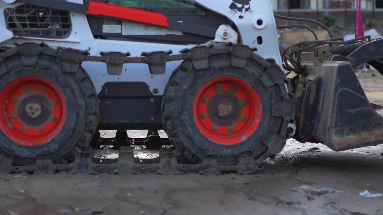 ⁇ 바이 의 마임 해변 에 있는 쓰레기 수집 임무