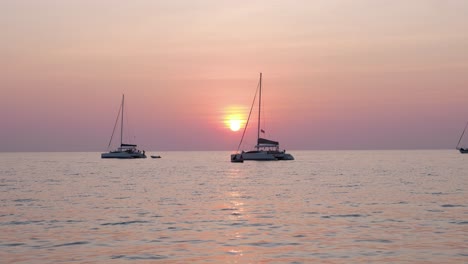 Sunset-by-the-beach-in-Koh-Lanta,-Thailand---slow-motion-tilting-up