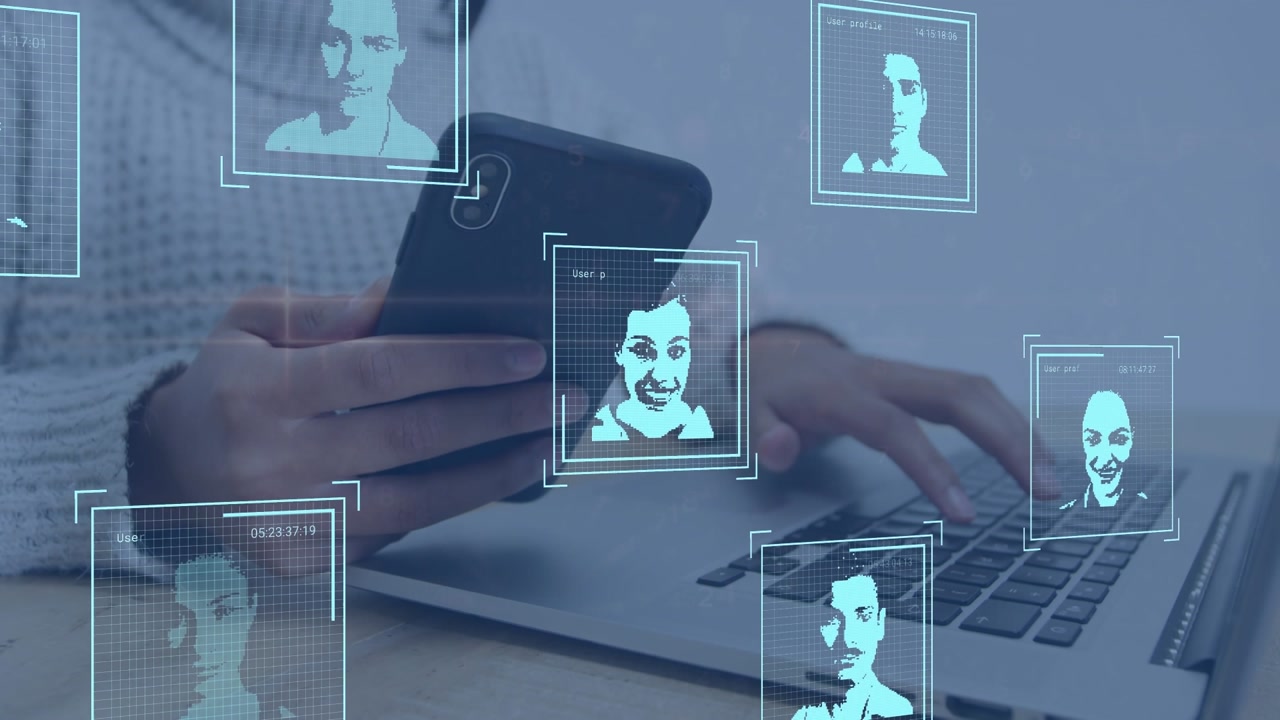 Animazione di lucchetto di sicurezza online ed elaborazione dati su un uomo d'affari che usa il laptop