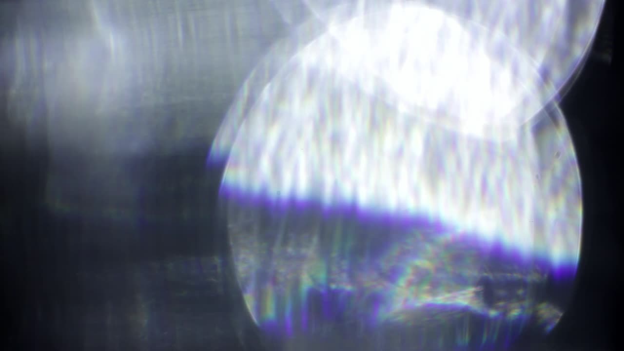 abstracto vidrio fugas de luz reflejos en fondo negro