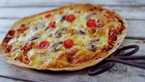 Baked-pizza-on-pan