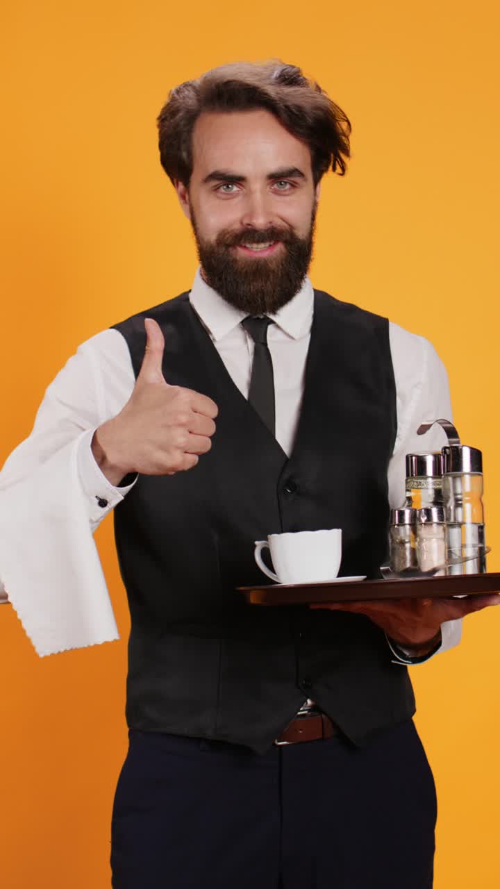 Vertical video Anccomplished valet raises thumbs up