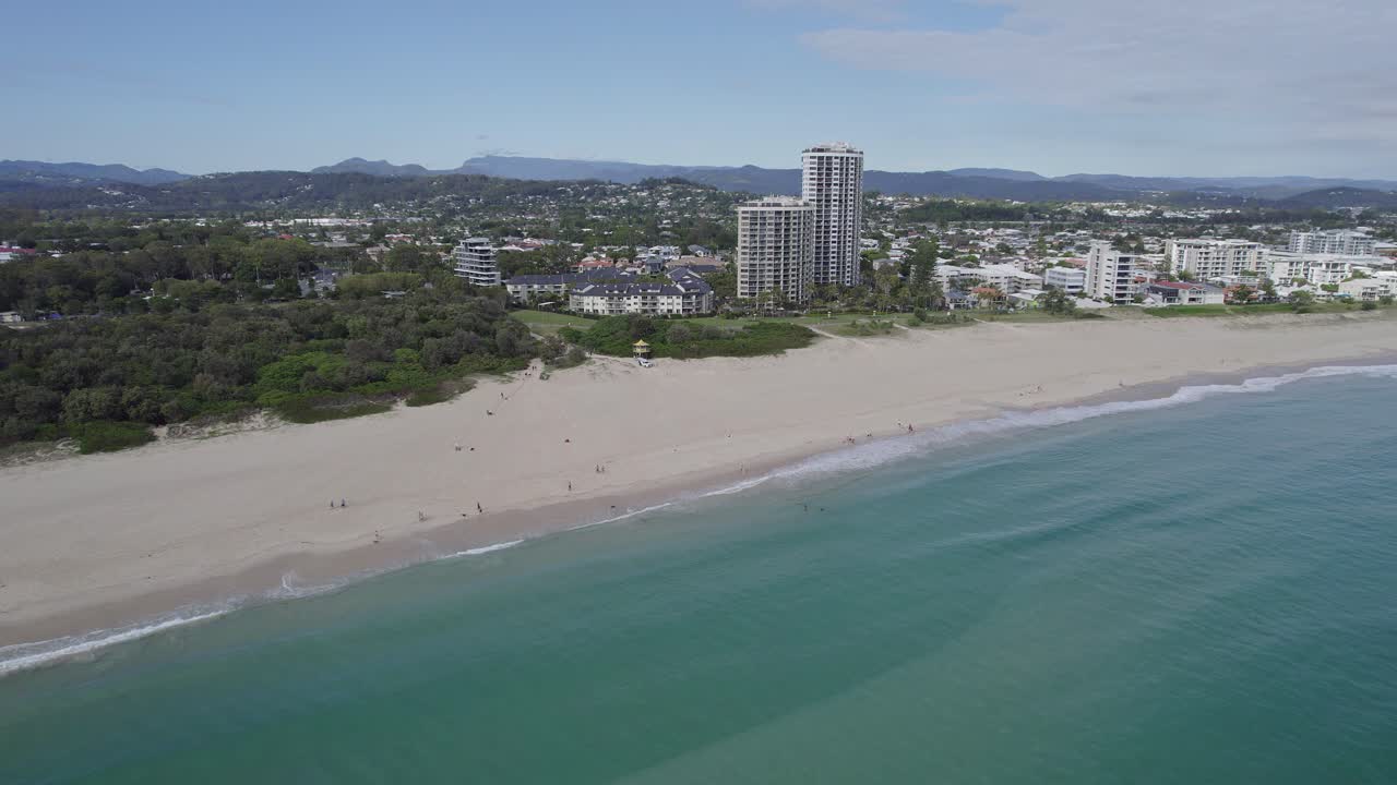 paisaje idílico en palm beach en gold coast, queensland, australia - toma aérea