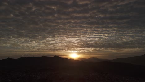 Natural-sunrise-whit-an-amazing-clouds-in-the-sky