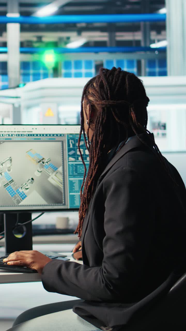 Vertical Video Programmer In Photovoltaics Factory Using Pc Program To Diagnose Systems