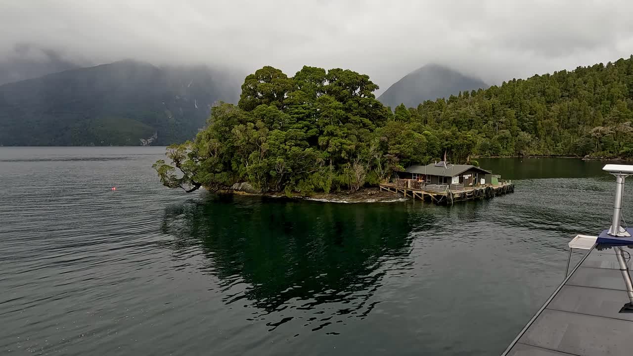 A small island and house in the middle of Doubtful Sound in the Fiordland National Park. This is a popular tourist destination in New Zealand South Island