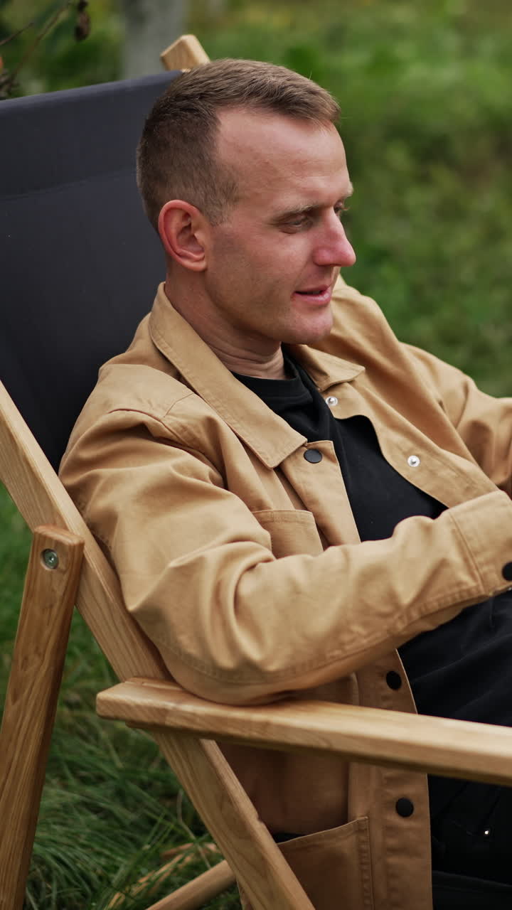 Professional manager with latop outdoor. Computer working man in green nature garden. Vertical video