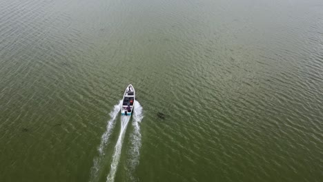 Cámara-Lenta-De-Un-Barco-Navegando