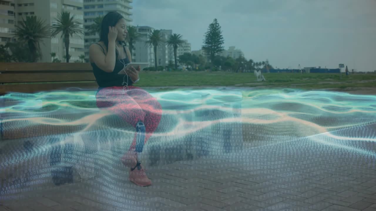 Donna che sistema la clip dell'auricolare, poi tocca lo schermo dello smartphone e genera una forma d'onda di tecnologia audio
