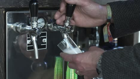 prosecco de barril en un festival de música