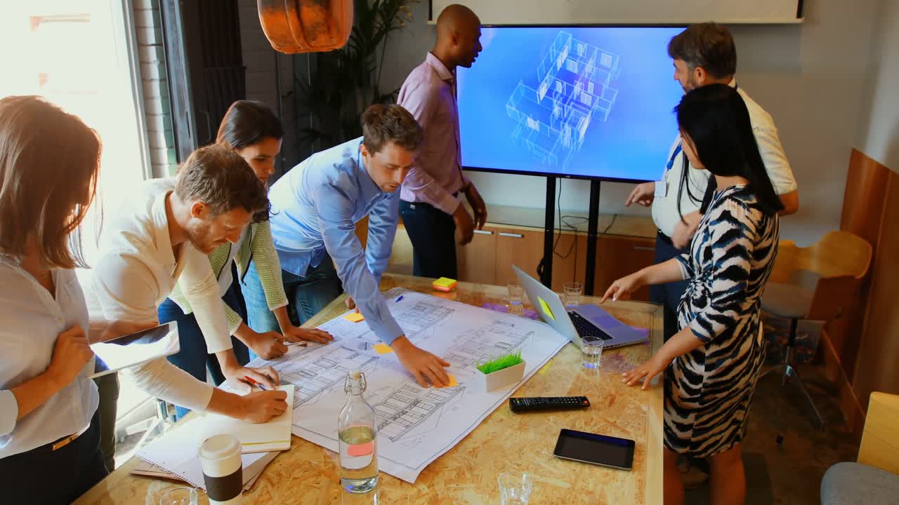 gente de negocios trabajando en la sala de conferencias 4k