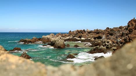 Costa-Volcánica-Rocosa-De-Tenerife-En-Un-Caluroso-Día-De-Verano