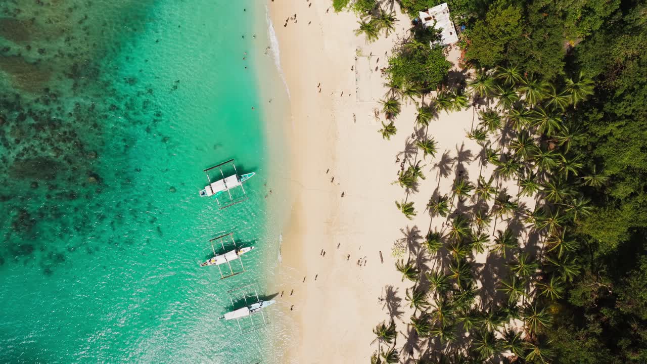 Spiaggia assolata per il giro delle isole, Seven Commandos Beach El Nido Palawan Filippine