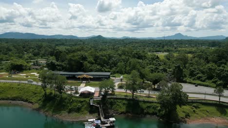 Hermosa-Vista-Areal-Del-Lago-Bau-Kuching,-Sarawak