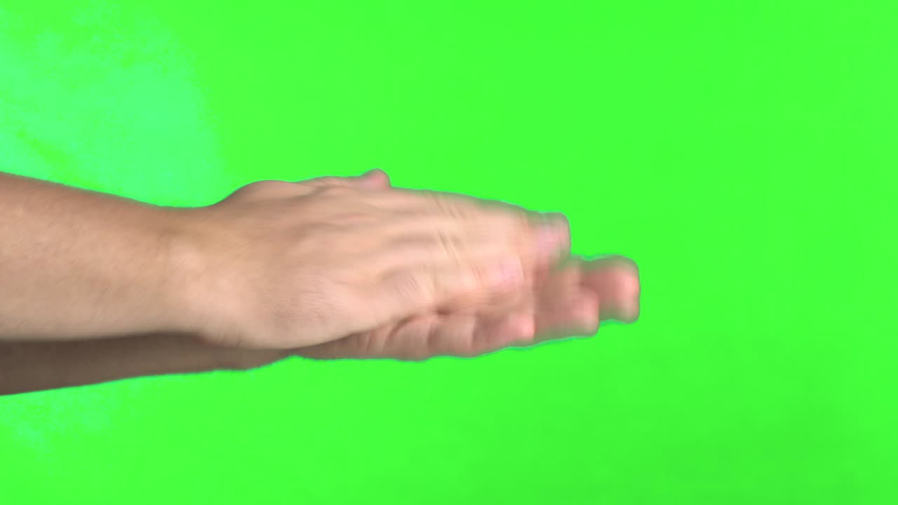 남자의 손은 녹색 화면의 배경에 박수를 치고 있습니다.