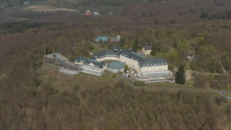 Drohnenaufnahme-Von-Petersberg-Bei-Bonn---Königswinter-4k-25-Fps