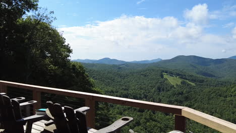 con vistas a un valle de montaña en las montañas blue ridge, casa de vacaciones