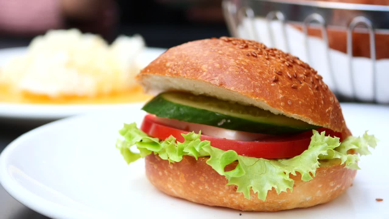 un delicioso sándwich vegetariano