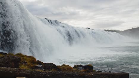 Scenic-view-of-a-large-waterfall-in-serene-nature