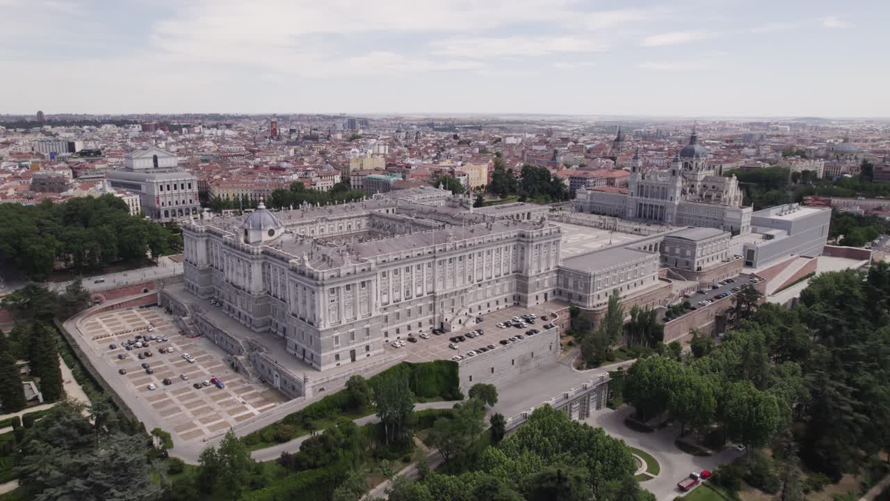 vista aérea del palacio real barroco de madrid