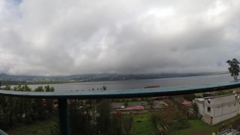 Timelapse-Nublado-En-El-Lago-Por-La-Mañana