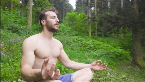 Doing-yoga-in-nature.