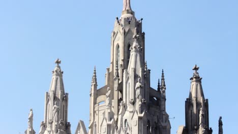 Edificio-Histórico-Catedral-Santo-Corazón-En-La-Ciudad-De-Barcelona-En-España