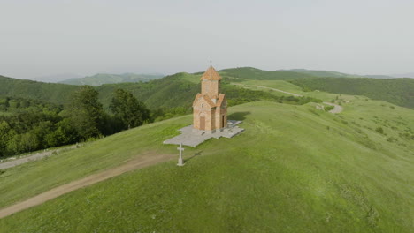 Iglesia-Medieval-De-San-Jorge-Situada-En-La-Soleada-Zona-Del-Valle-De-Didgori