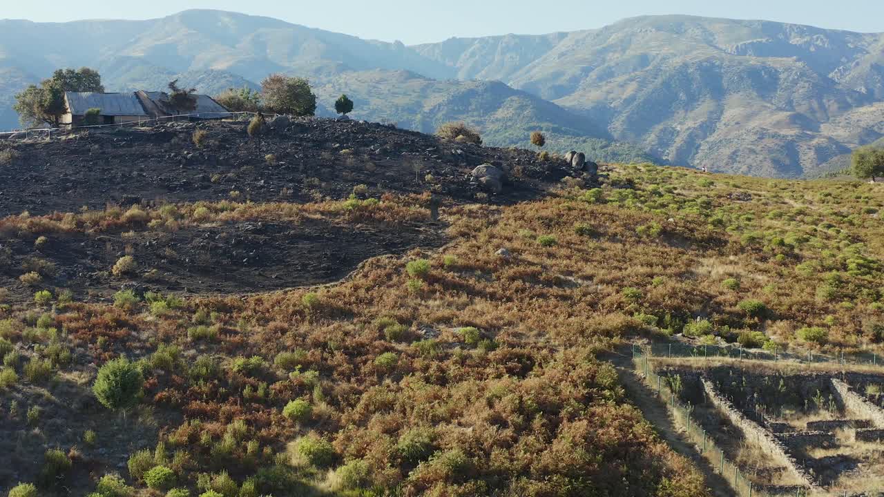 flight in reverse and descent at the same time with a drone in the Celtic fort of El Raso in Avila where we observed that a fire broke out, which reached the structures of the reconstructed homes