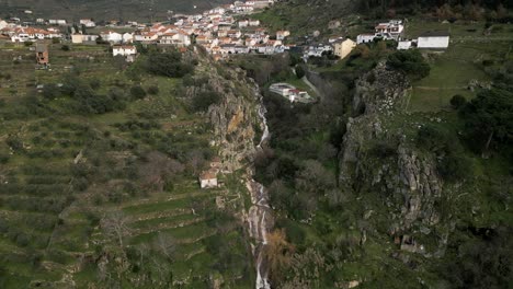 el giro aéreo del valle de valdigem, lamego, portugal - aéreo